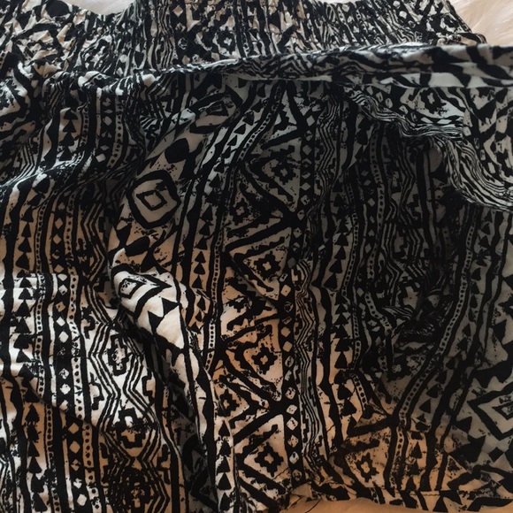 Forever 21 Bohemian Aztec Shorts - Picture 4 of 5
